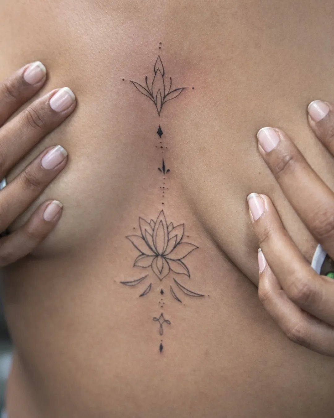 Tatouage ornemental réalisé par Mathieu chez Dodo Tattoo, Saint-Louis (La Réunion)