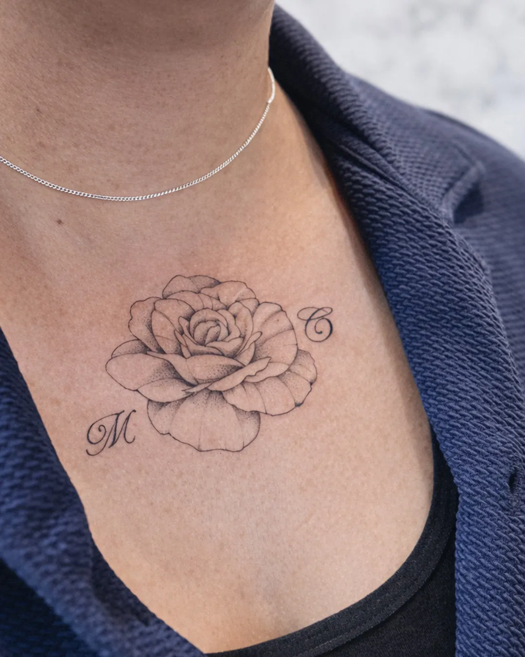 Tatouage floral réalisé par Mathieu chez Dodo Tattoo, Saint-Louis (La Réunion)