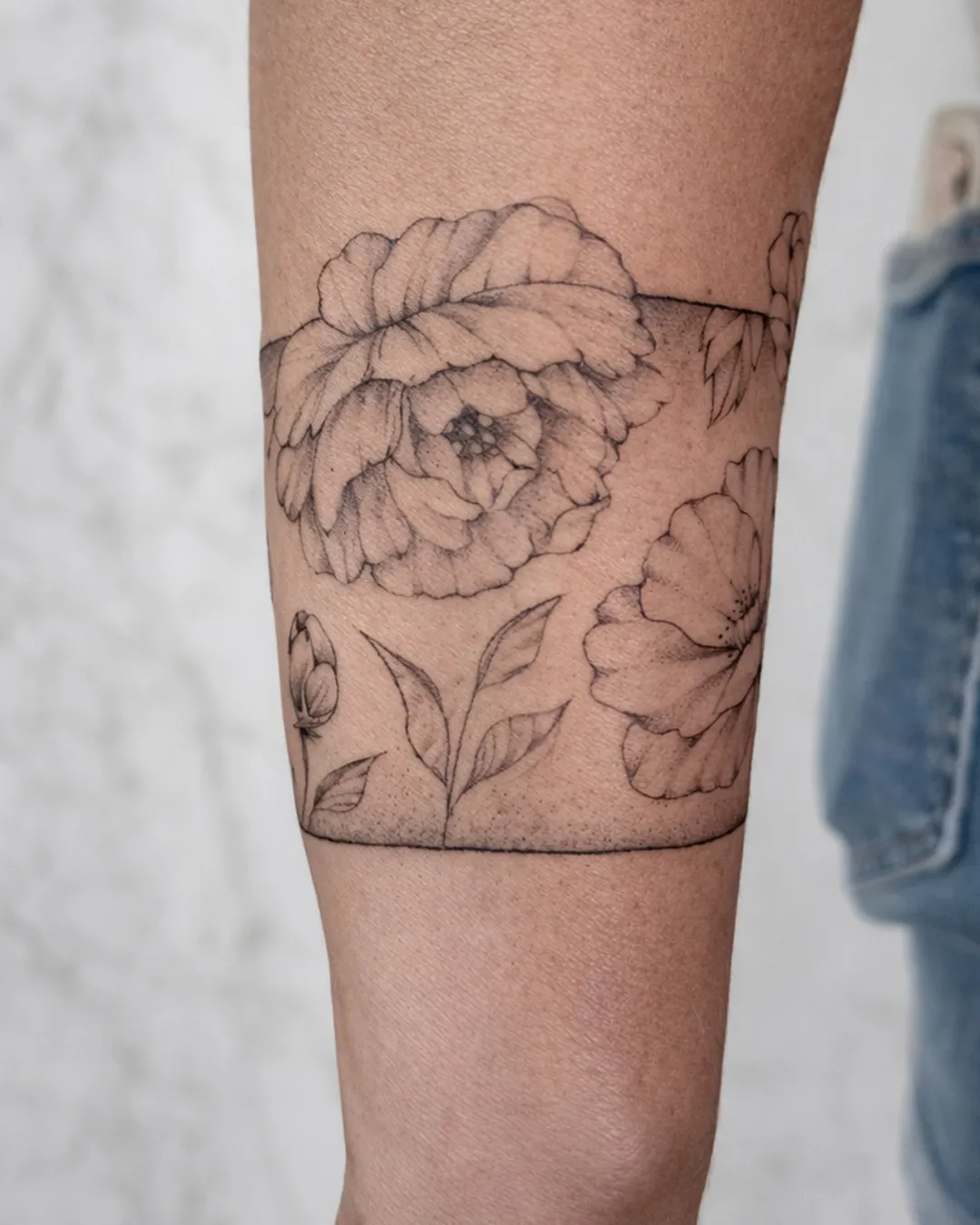 Tatouage floral réalisé par Mathieu chez Dodo Tattoo, Saint-Louis (La Réunion)